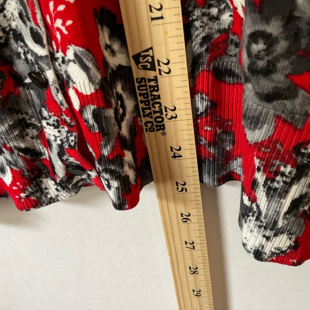 Emaline XL rad and black floral cardigan - Picture 3 of 10